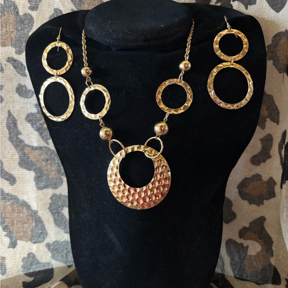 Gold Hammered Circle Necklace and Earring Set